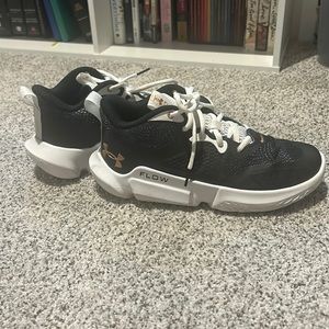 WORN ONCE Youth size 5.5 Under Armor Shoes